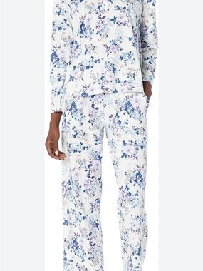 Med Petite : Karen Neuburger Floral Lounge Set in White, Blue & Lavender.